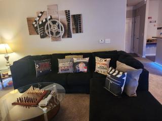 Two the Movies - Spacious Rooms - Sleeps 7 Instant Booking! - Charlotte - 7