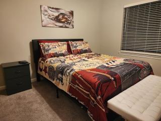 Two the Movies - Spacious Rooms - Sleeps 7 Instant Booking! - Charlotte - 4