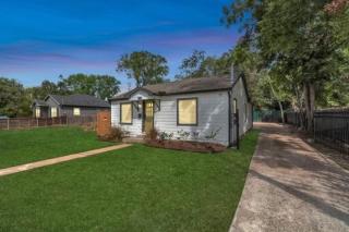 Charming 3 Bed 2 Bath Home Near Med Center & Airport - Houston - 0