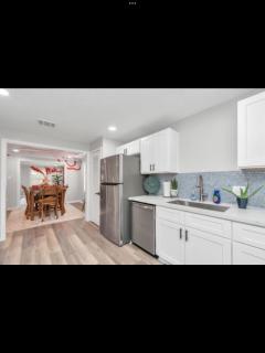 Charming 3 Bed 2 Bath Home Near Med Center & Airport - Houston - 7