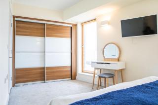 By Brighton Station Parking Central Two Bedroom Apartment Balcony Flat Accommodating Four Guests - Brighton & Hove - 5