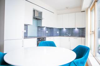 By Brighton Station Parking Central Two Bedroom Apartment Balcony Flat Accommodating Four Guests - Brighton & Hove - 2