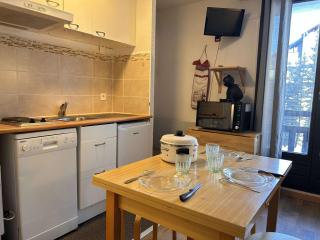 Studio cabine 4 pers, skis aux pieds, centre de Risoul - FR-1-330-588 - 8