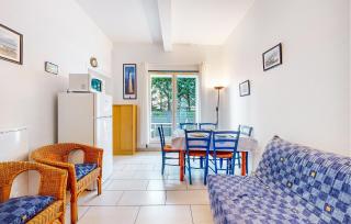 1 Bedroom Amazing Apartment In Royan - 8