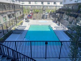 Skyline Peaks- 2 Townhouse Combo - Mountain View AC-Pool-Hot Tub - Canmore - 0