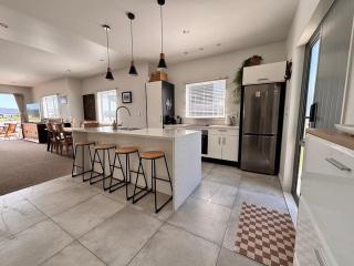 Charming Lakeview Golf Villa - Matarangi - 3