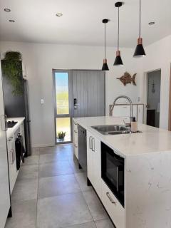 Charming Lakeview Golf Villa - Matarangi - 2