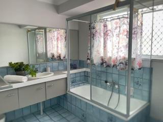 Runaway Bay Family Haven with 4beds - Gold Coast - 8