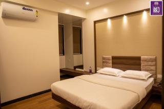Hotel Raj - Ambajogai - 9