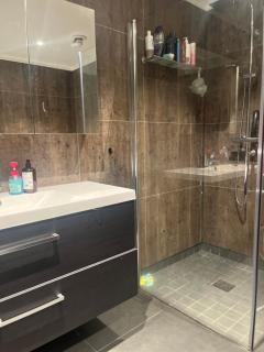 Apartment in the middle of Lofoten with a bakery next door - 2