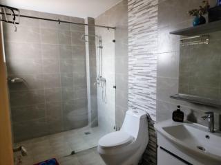 luxurious three bedroom with fully equipped gym heated swimming pool ample parking space child play area and amazing scenic views - Nairobi - 5