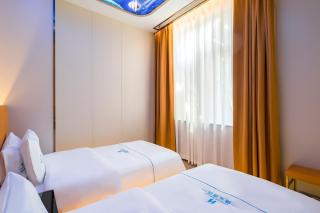 Dequan Luxury HotelGuomao BranchThe subway is right outside the door Coffee, fruits, snacks, a gym and a laundry room are provided for free in the lobby - Peking - 9