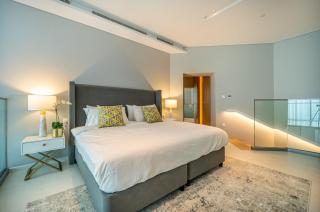 Iconic 1Bedroom Duplex with Skyline Views Near Downtown Dubai & Burj Khalifa - 1