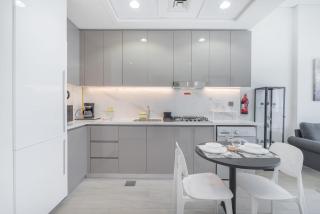 1 Bedroom and a Marvelous Flat in Azizi Riviera 26 - 1