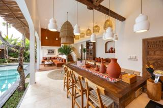 Villa Galanga - Brand New Ethnic Hacienda Villa Next to Canggu with Private Pool and Parking - Kerobokan - 7