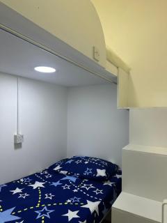 Unisex Loft rooms in center of Bur Dubai near Burjuman Metro Exit-4 - 5