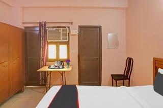 Collection O Mayank Guest House Near ISKCON Temple Noida - Kalkaji Devi - 6