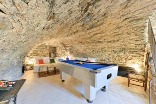 Newly renovated fort with panoramic landscape view jacuzzi & billiard - Leynhac - 7