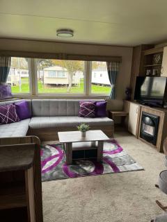 275 - Butlins Skegness, pet friendly and WiFi - Meadow Lakes Caravan & Lodge Hire - Ingoldmells - 0