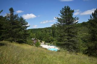 Petit chalet au Lac de Goulens avec piscine commune - 2 adultes et 1 enfant - 1