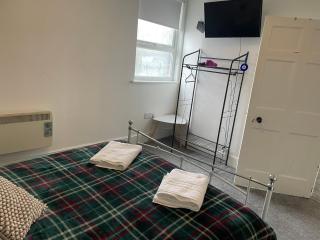 2 bed apartment complete with bedding and towels - 2