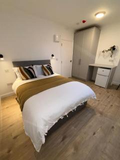 Kildare 9 Bed, Sleeps 11 - Ideal For Workers - Kildare - 0