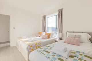 Spacious 3BD Flat Near London City Airport - Londra - 1
