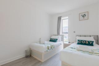 Spacious 3BD Flat Near London City Airport - Londres - 8