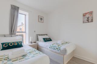 Spacious 3BD Flat Near London City Airport - Londra - 6
