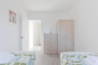 Spacious 3BD Flat Near London City Airport - Londres - 5