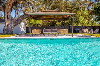6 Bedrooms, Two Villas, Heated Pool, 2mil to Downtown - Naples - 3
