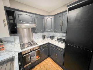 Gorgeous 3-bedroom house in New Malden with FREE parking - Worcester Park - 1