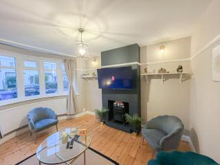 Gorgeous 3-bedroom house in New Malden with FREE parking - Worcester Park - 0