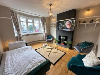 Gorgeous 3-bedroom house in New Malden with FREE parking - Worcester Park - 4