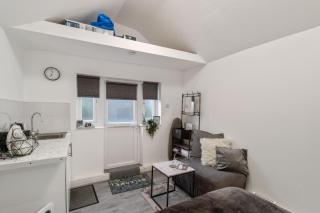 Studio Cottage With Shared Garden - 3Min to Bus Stop - Manchester - 8