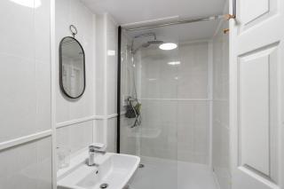 Studio Cottage With Shared Garden - 3Min to Bus Stop - Manchester - 1