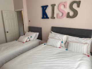 Blackpool - 4 Beds - Sleeps 10 - Pet Friendly - Blackpool - 2