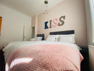 Blackpool - 4 Beds - Sleeps 10 - Pet Friendly - Blackpool - 1