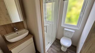 The Retreat 8 Lodge - Hot tub, WiFi, pet friendly, bath - Golden Palm Resort - Meadow Lakes Caravan & Lodge Hire - 1