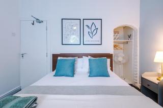 Modern 3-bed house in Manchester, ideal for long stays, FREE parking, city centre - sleeps upto 8 people - Manchester - 3