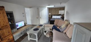Oak Tree Rooms LTD - 6
