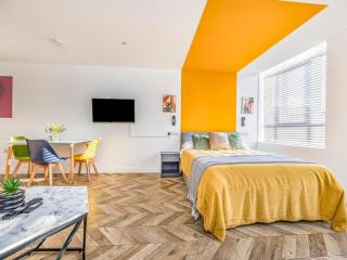 Central Modern Studio Apartment - 8