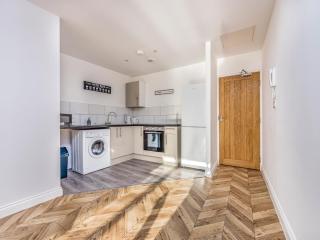 Central Modern Studio Apartment - 7