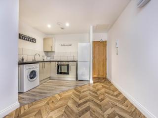 Central Modern Studio Apartment - 4
