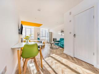 Central Modern Studio Apartment - 2