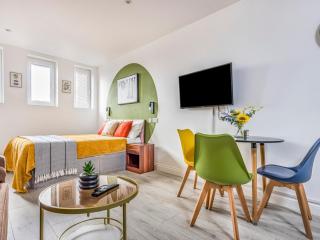 Stylish Studio Apartment - 7