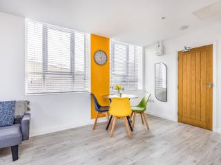 Trendy Studio Apartment - 8