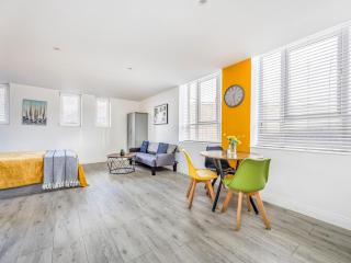 Trendy Studio Apartment - 5