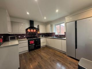 Badgers House - 6 Bedrooms, Sleeps 14, Parking, Wifi - Wroughton - 4