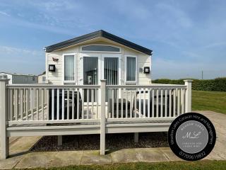 Meadow Lakes 76 - sleeps 6 with a bath - Golden Palm Resort - Meadow Lakes Caravan & Lodge Hire - Chapel Saint Leonards - 0